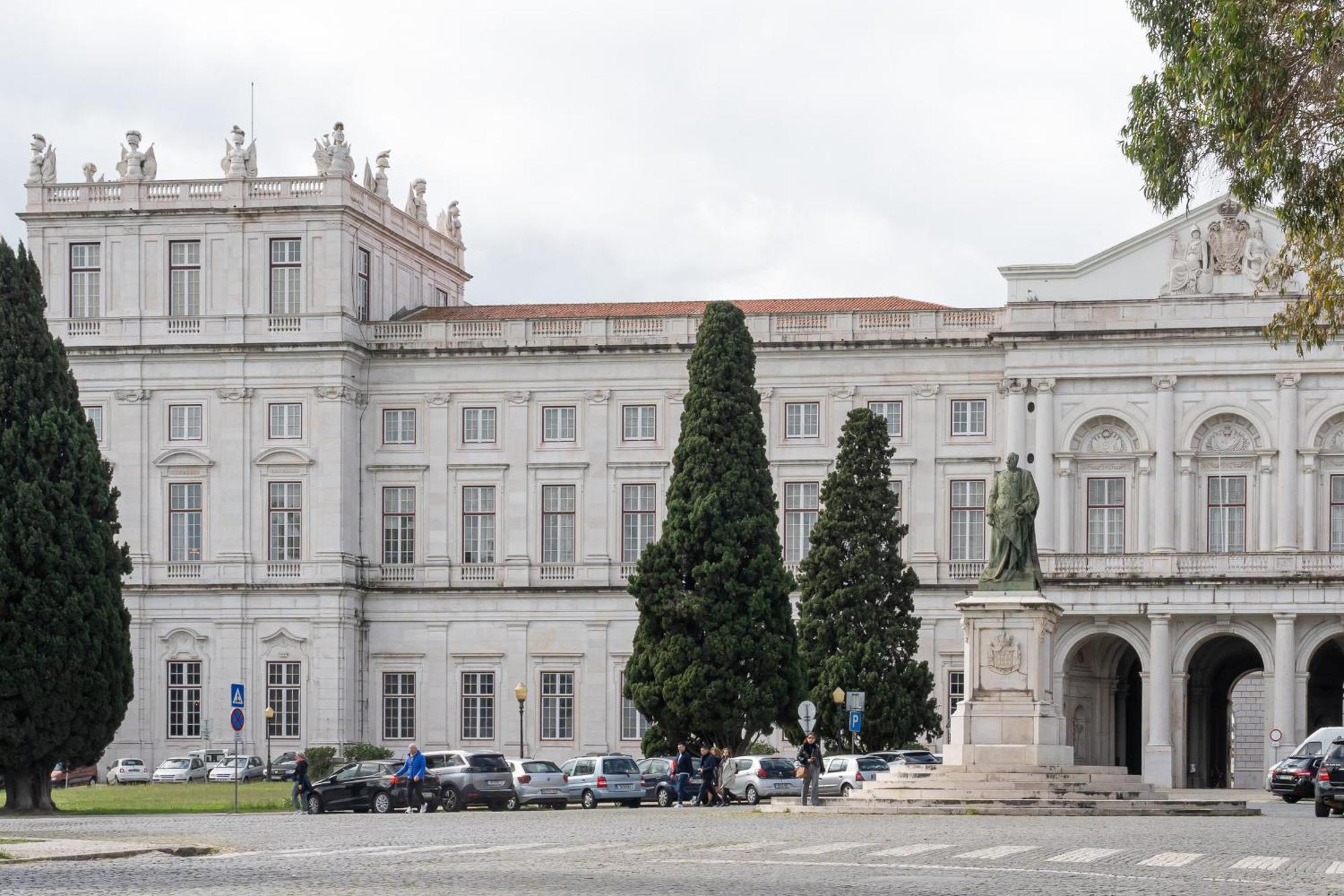By The Palace - Ajuda Apartments Лиссабон Экстерьер фото